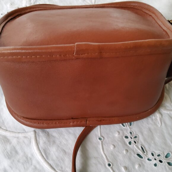 Vintage Coach Hadley Crossbody Handbag in British Tan 9935 - Picture 5 of 12